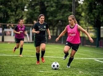 Mamás jugando al fútbol